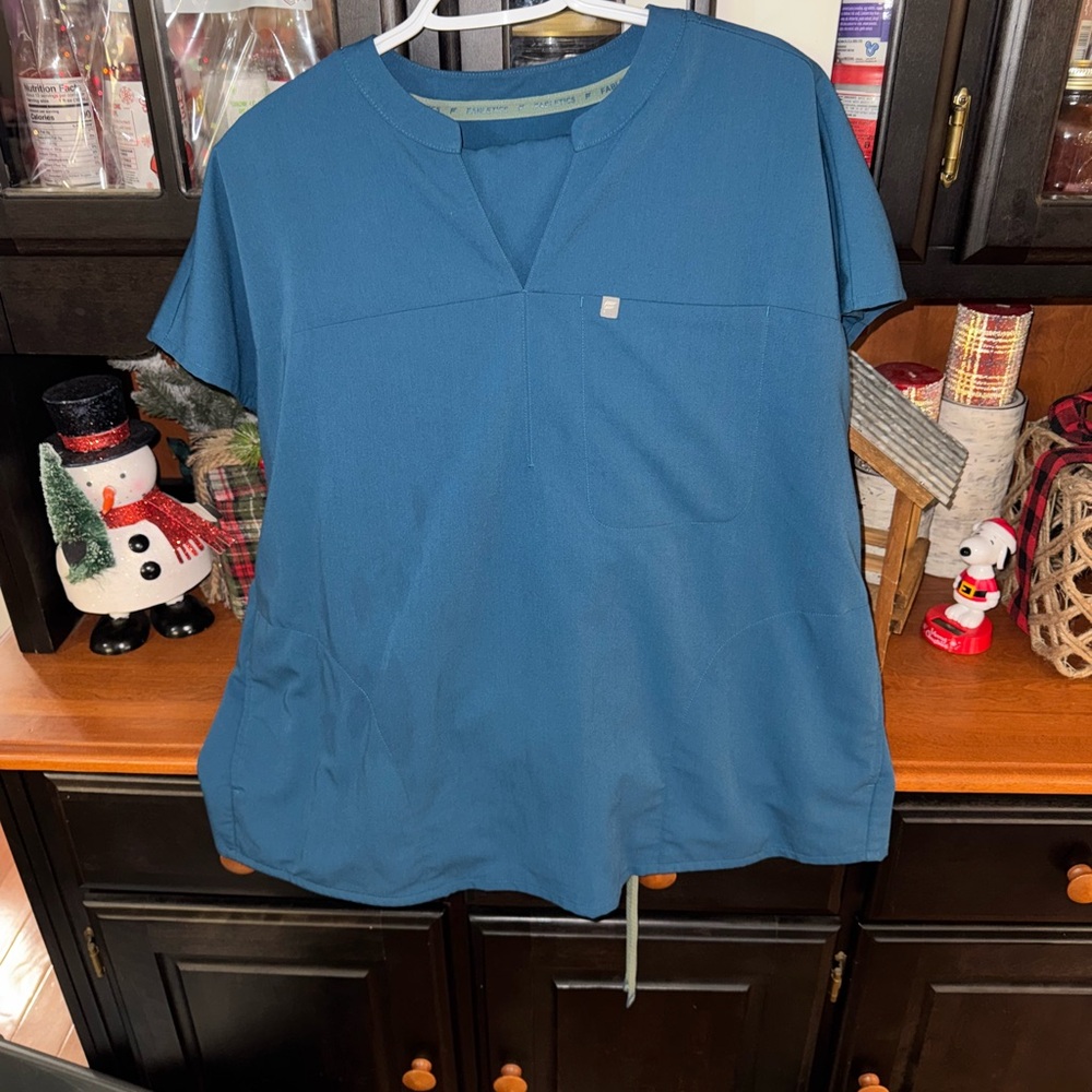 Women’s Fabletics XL scrub set